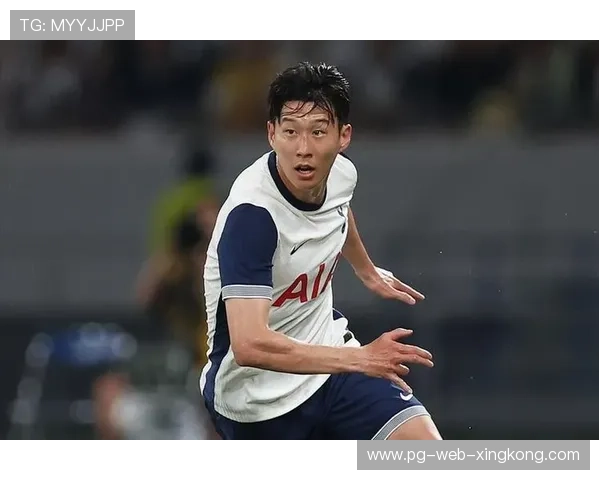 孙兴慜大禁区外的弧线球险些再度攻破大门